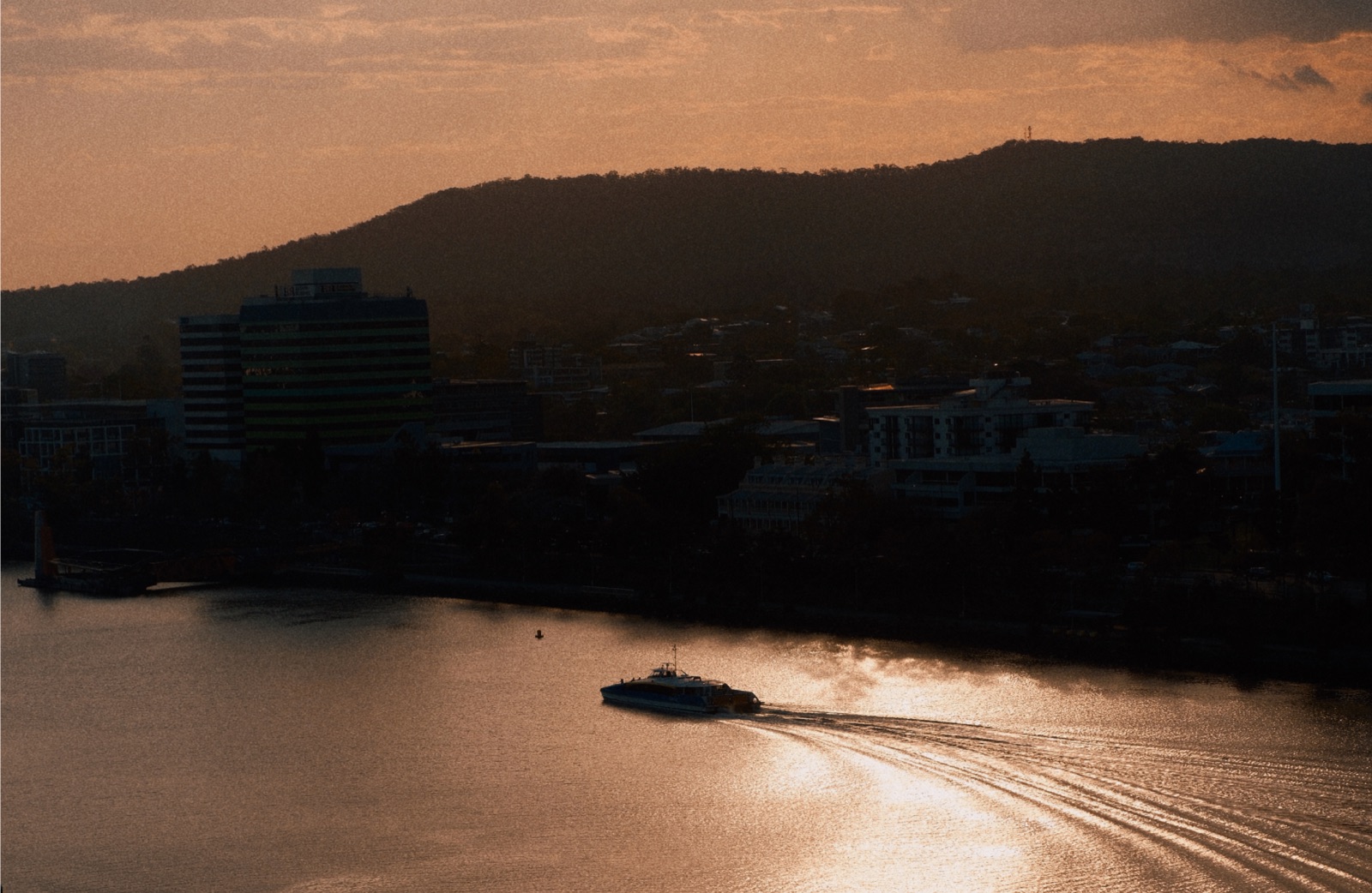 Bulimba, Brisbane river at dusk
